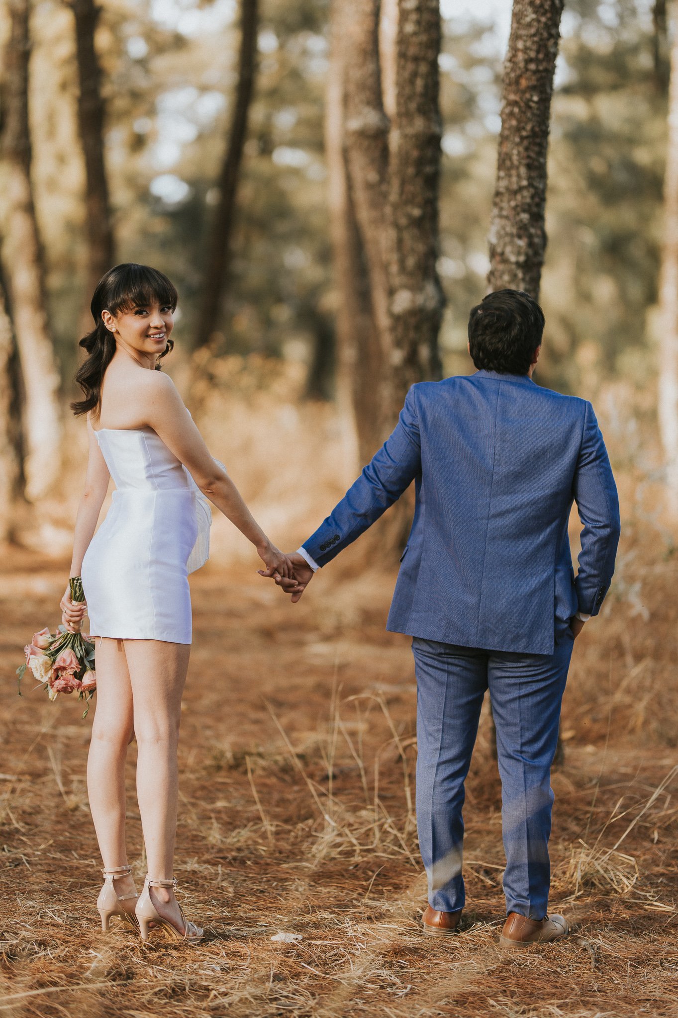 Jorge y Alondra caminando juntos